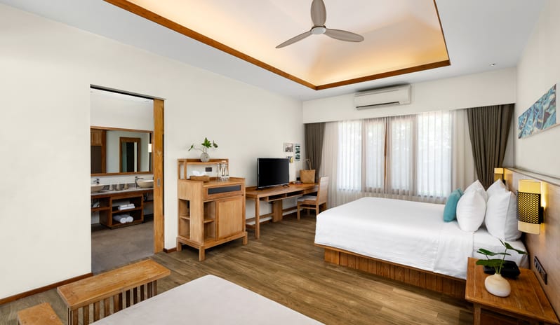 SAii PhiPhi Island Village Deluxe Premium Bungalow King Bed Layout